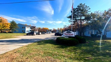 615 S. Main Street 1-2 Beds Apartment for Rent