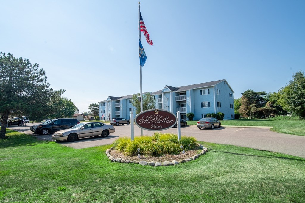 Outdoor Outdoorat McClellan Estates Apartments, Michigan
