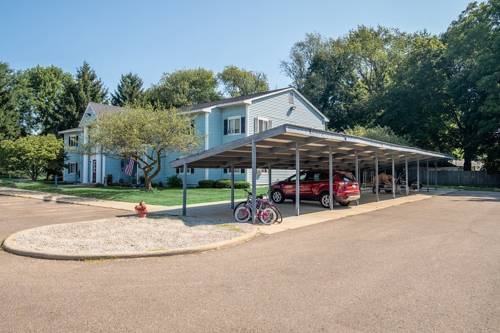 Parking Parking at McClellan Estates Apartments, Marshall