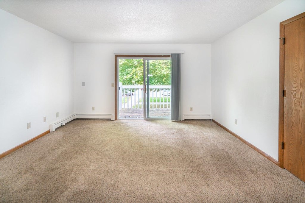 Living room 40 Glenn Ave, Qunicy, MI 49082