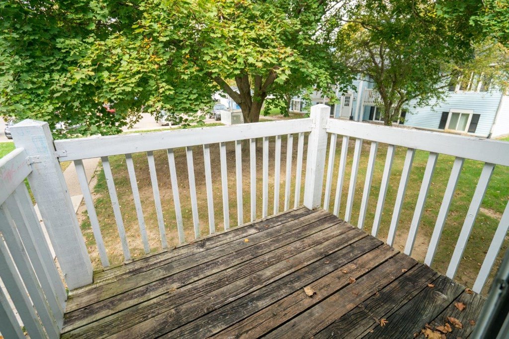 Porch 40 Glenn Ave, Qunicy, MI 49082