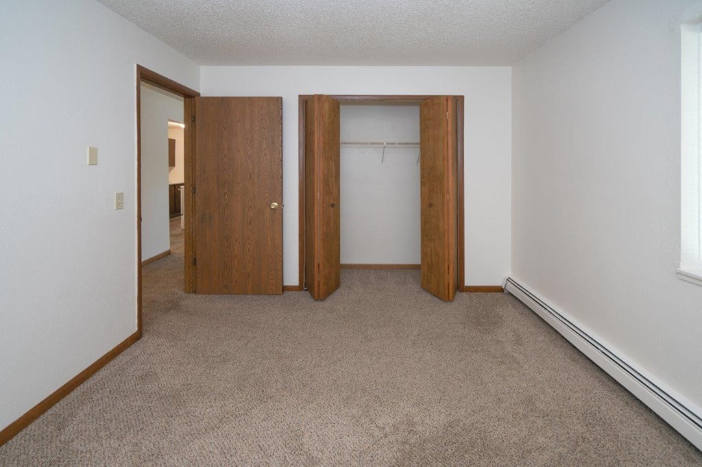 an empty room with a carpeted floor