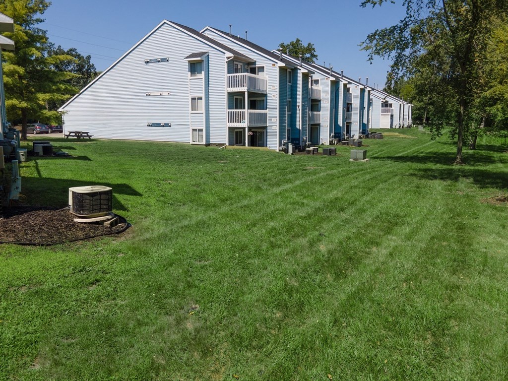 Lush Green Outdoors at Raleigh House Apartments, MRD Apartments, Michigan