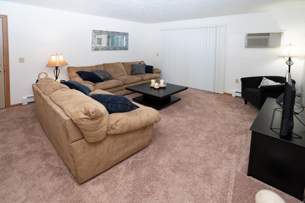 Living Room at Simonson Estates 100 Raleigh Court, Columbia City, IN 46725