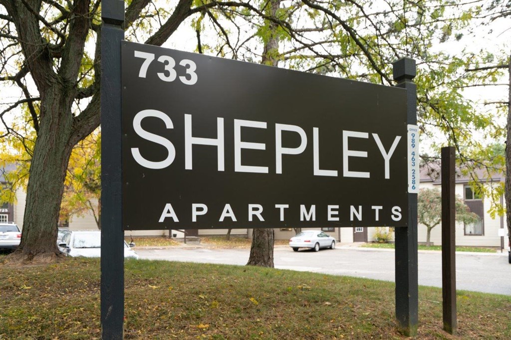 Shepley Apartments 711 Fairway Drive, St. Louis, MI 48880