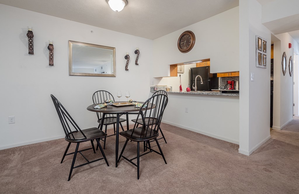 Dining Area  at Walker Estates Apartments, Augusta, GA