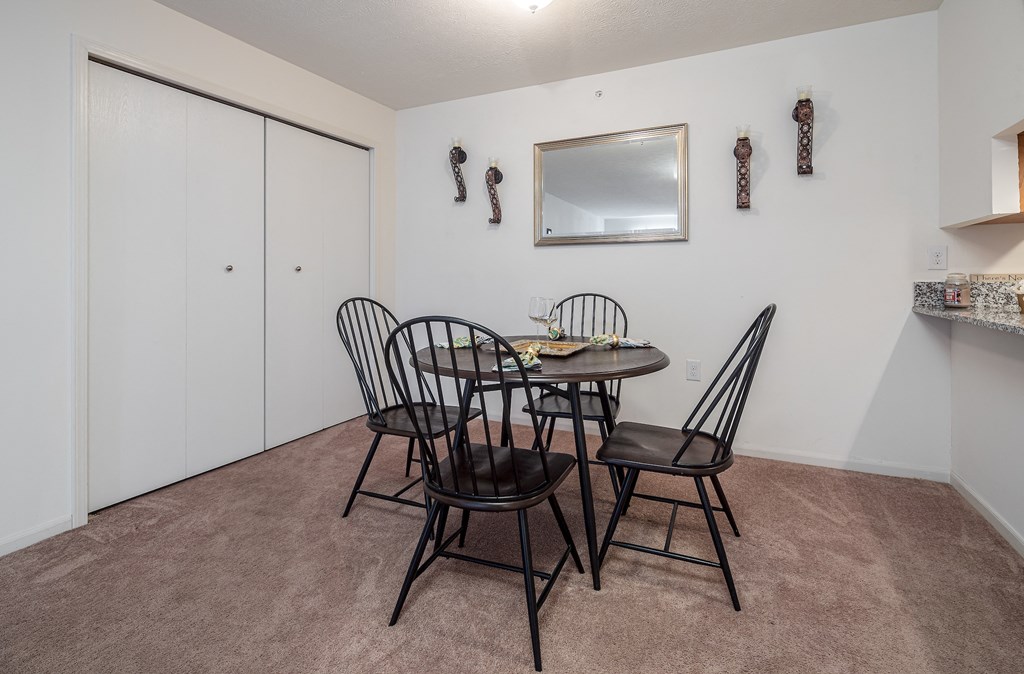 Dining Area  at Walker Estates Apartments, Georgia