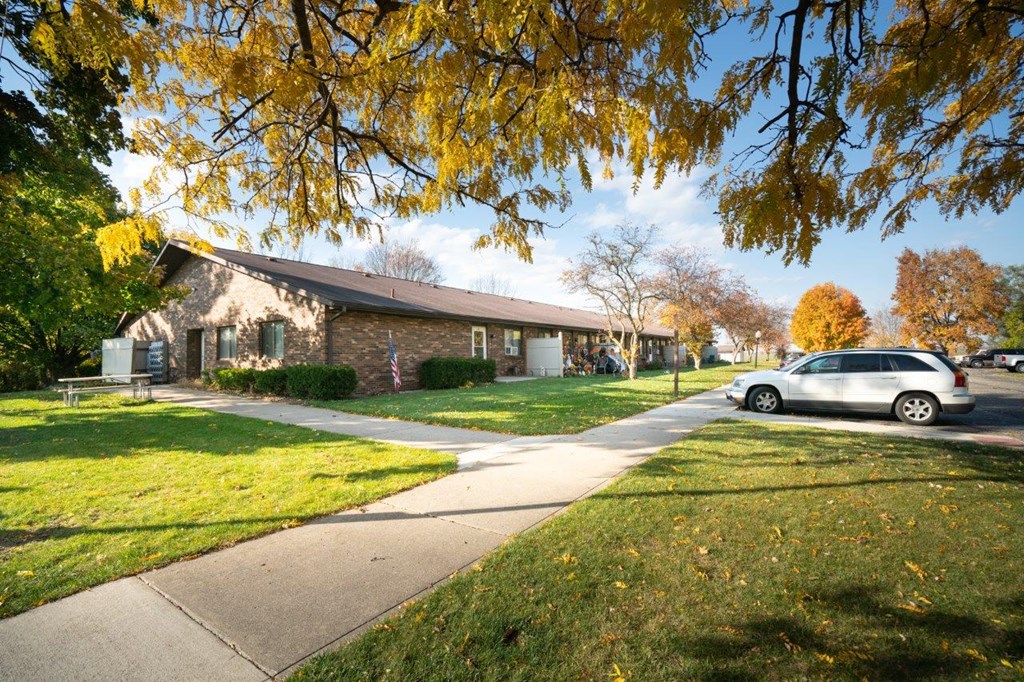 White Pigeon Apartments
607 E. Chicago Road, White Pigeon, MI 49099