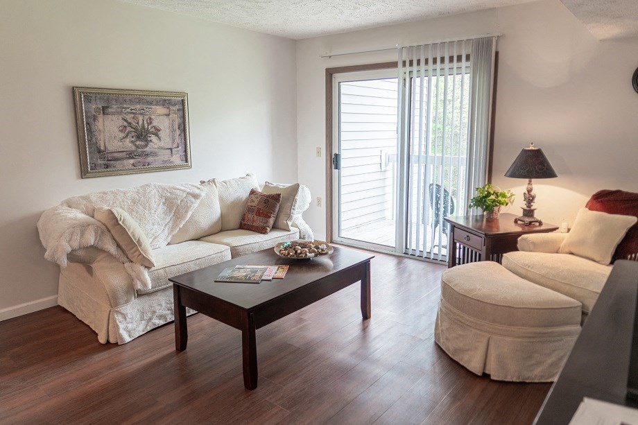 living area Yorkshire Place Apartments
1504 Yorkshire Dr., Howell, MI 48843