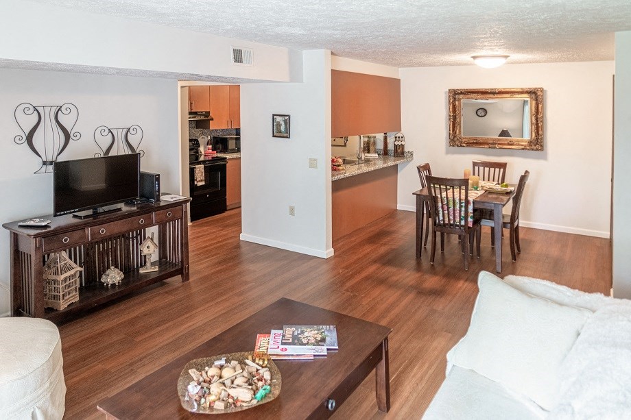 Living area Yorkshire Place Apartments
1504 Yorkshire Dr., Howell, MI 48843