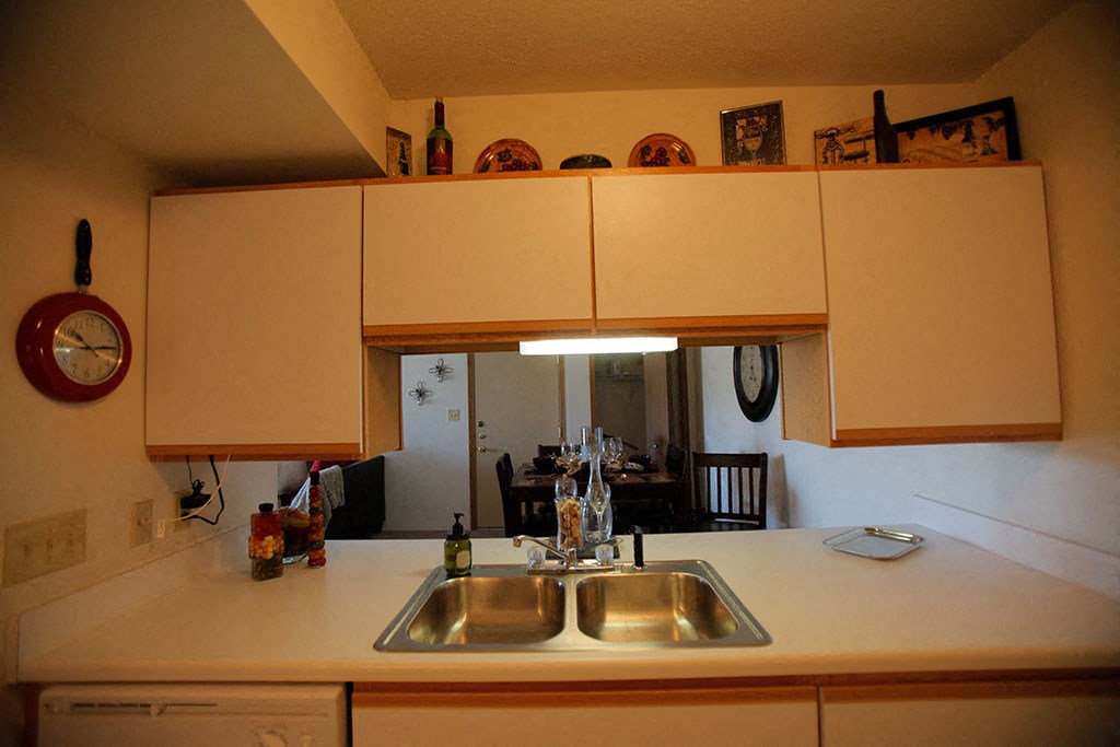 Fully Furnished Kitchen With Stainless Steel Sinks at Van Horne Estates Apartments, El Paso, Texas