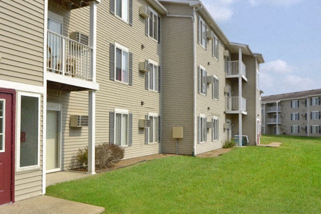 Building 3 Exterior at Hornbrook Estates Apartments, Indiana, 47715