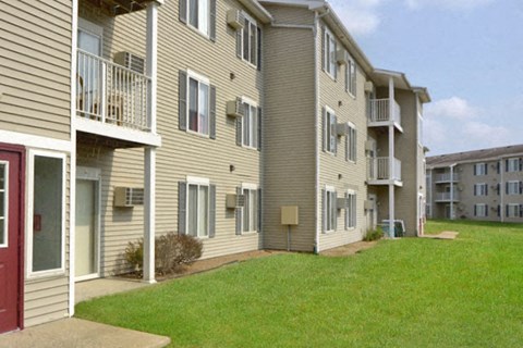 Building 3 Exterior at Hornbrook Estates Apartments, Indiana, 47715