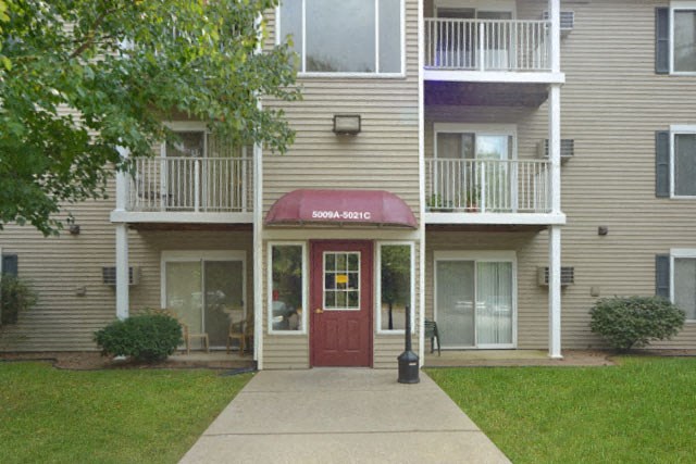 Building 4 Exterior at Hornbrook Estates Apartments, Evansville, IN, 47715