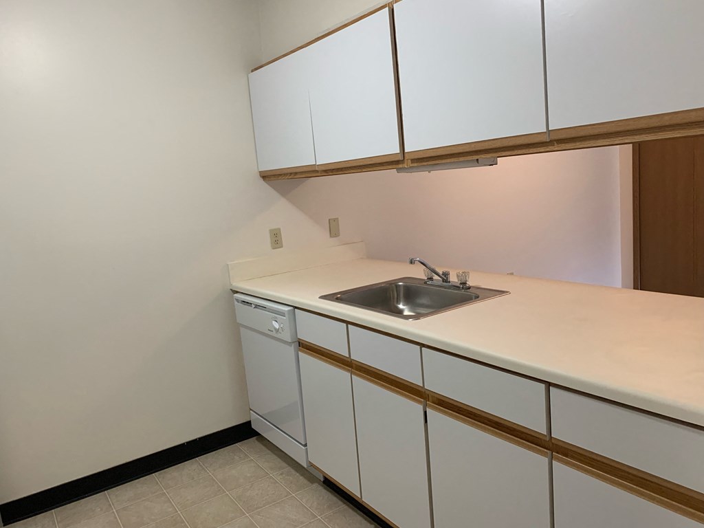 Kitchen  Gateway Apartments 1844 Raleigh Ave Lapeer, MI 48446