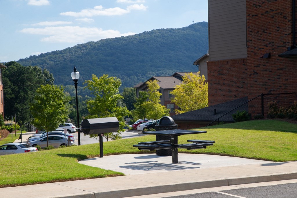 Legacy at Walton Ridge Grill and Picnic Area