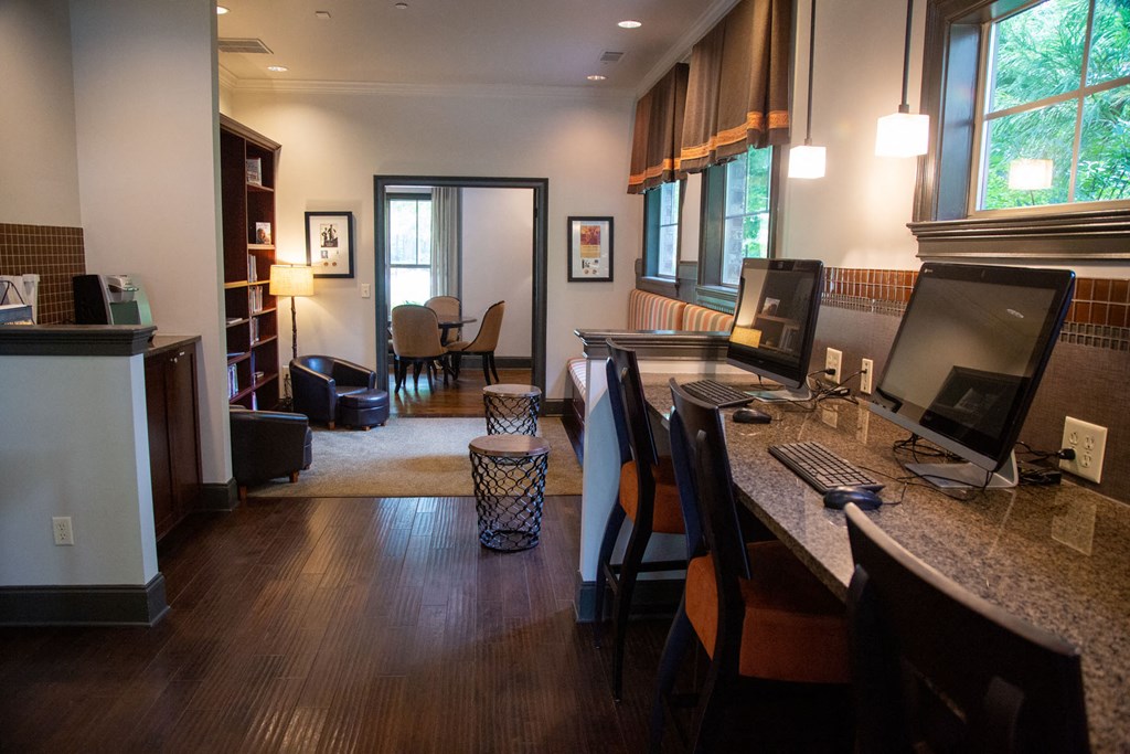 Walton Lakes, Camp Creek Parkway Business Center