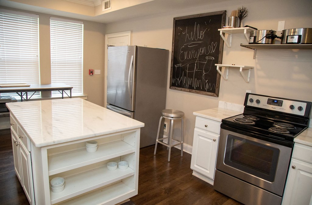 Walton Lakes Apartments, 4687 Camp Creek Pkwy, Atlanta, GA RentCafe