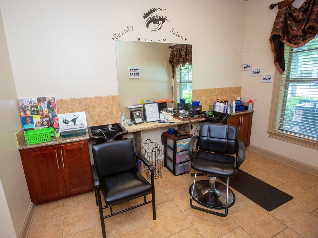 Legacy at Walton Lakes, Camp Creek Parkway Salon