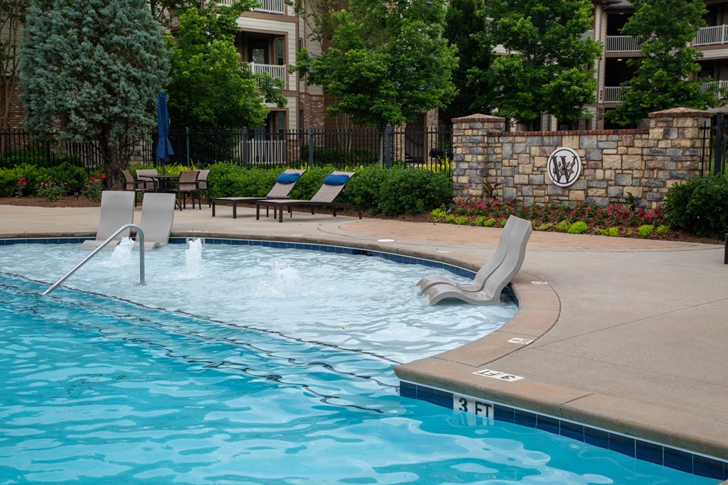 Walton Lakes, Camp Creek Parkway Swimming Pool