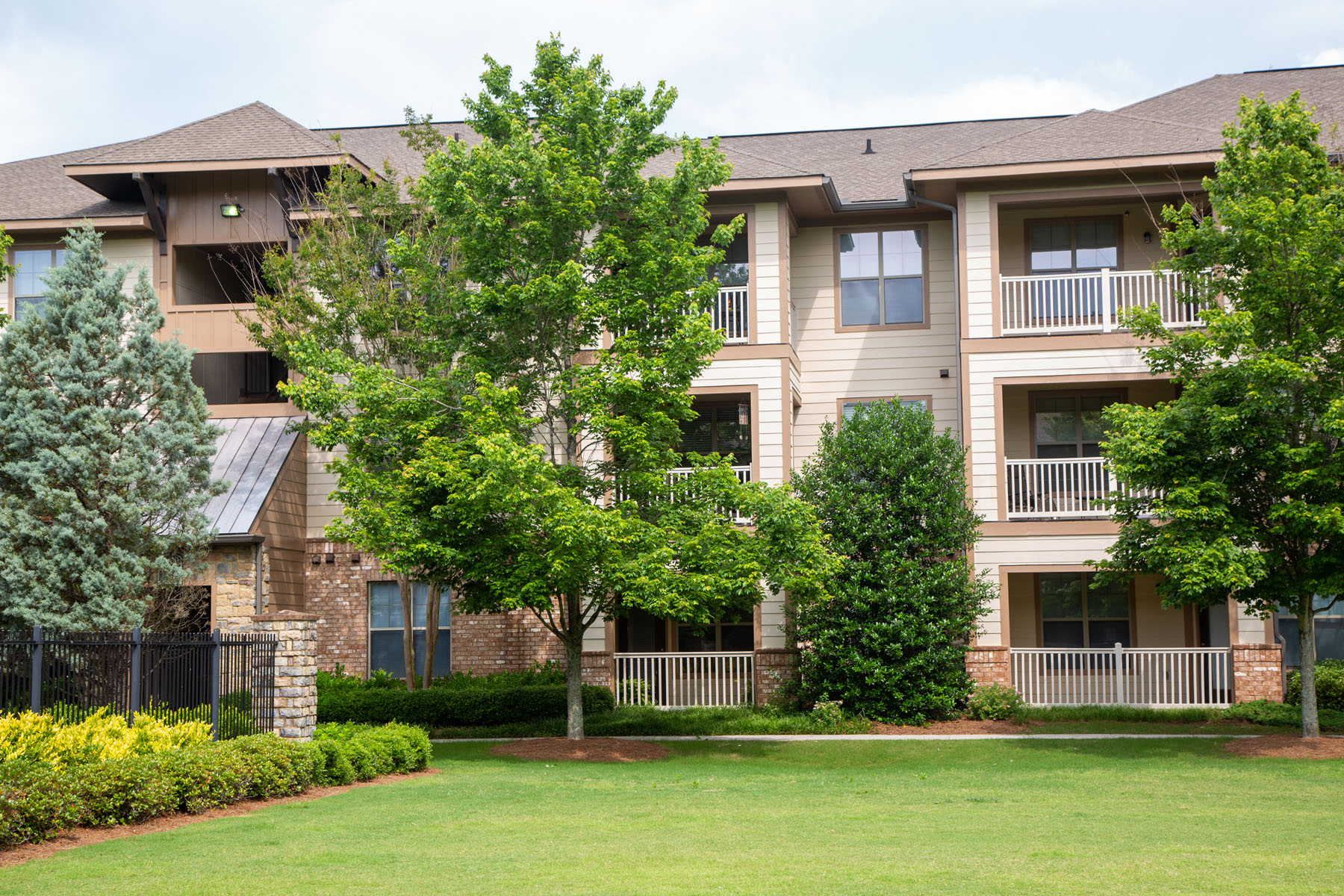 Legacy at Walton Lakes Apartments, 4687 Camp Creek Pkwy, Atlanta, GA