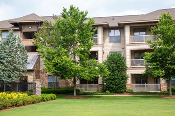 Walton Lakes Apartment Homes Patios and Balconies