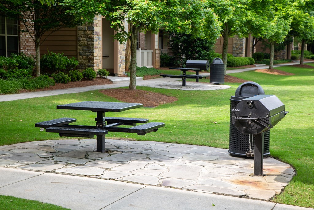 Walton Lakes, Camp Creek Parkway Grill and Picnic Area