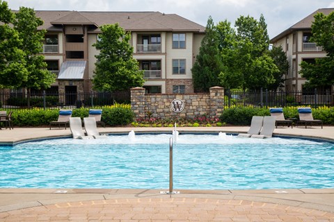 Walton Lakes, Camp Creek Parkway Swimming Pool