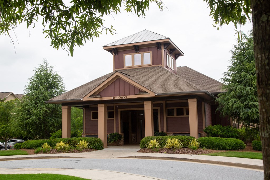 Walton Lakes, Camp Creek Parkway