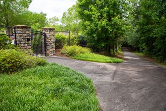 Walton Lakes, Camp Creek Parkway Walking Trail