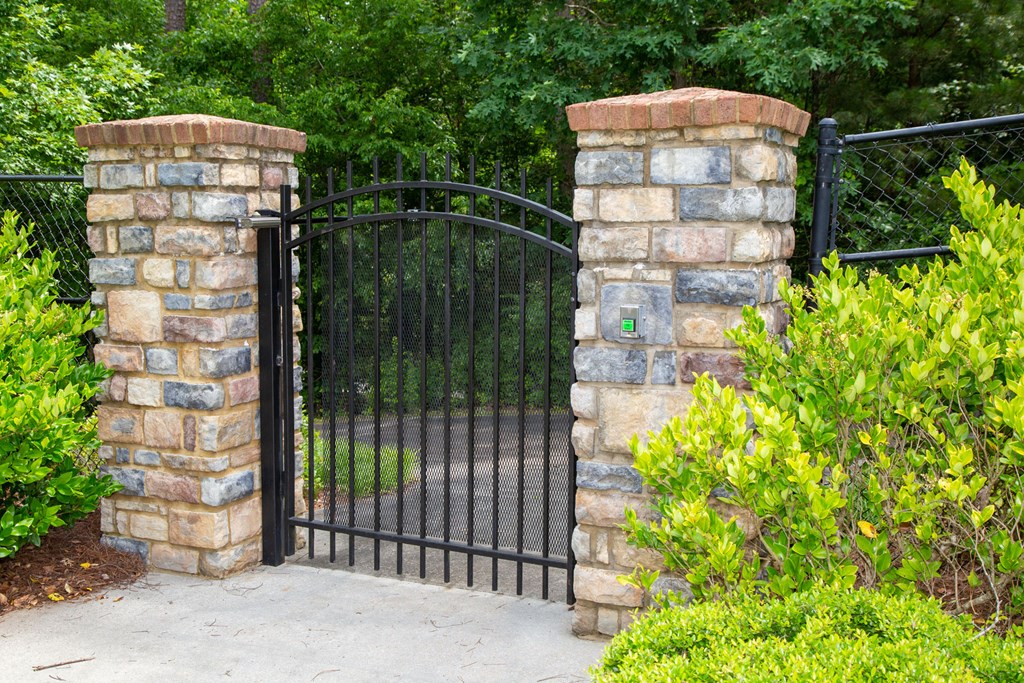 Walton Lakes, Camp Creek Parkway Walking Trail
