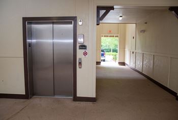The Legacy at Walton Lakes, Camp Creek Parkway Elevators