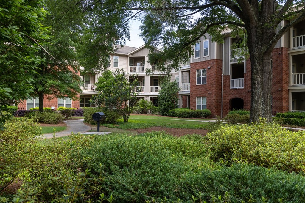 exterior view at the oxford at the boulevard apartments in corinth, tx