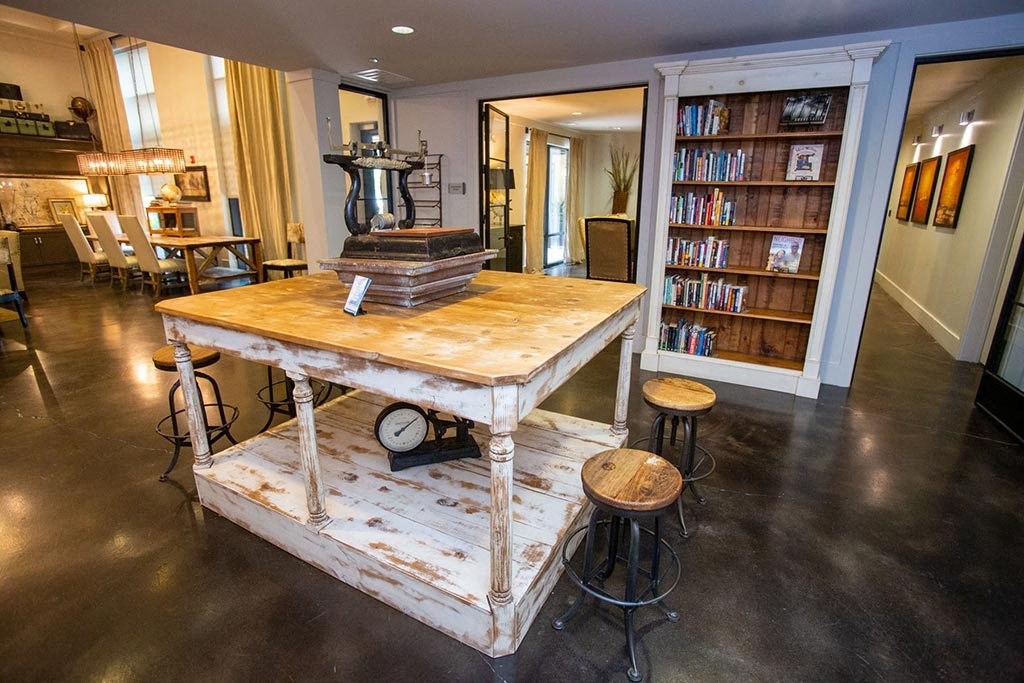 dining at Walton Riverwood, Georgia