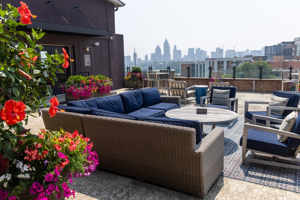 an outdoor patio with a view of the philadelphia skyline