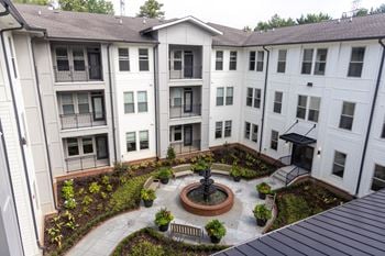 The Legacy at Walton Kennesaw Mountain beautiful courtyard with gas grills fountain