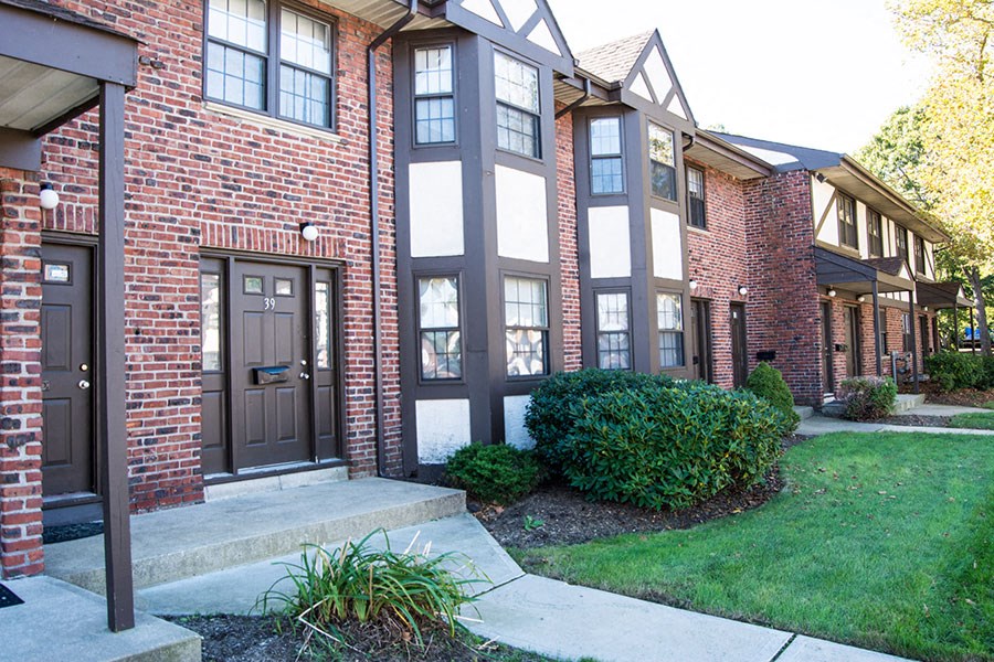 Gardens With Courtyard at Brookwood at Islip, Islip, New York