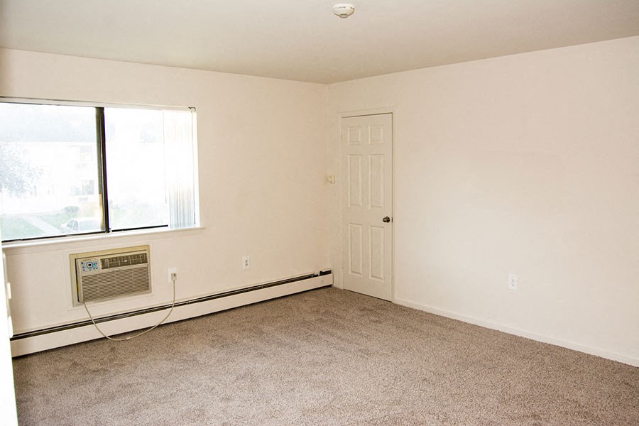 Window Coverings at Brookwood at Ridge, Ridge, 11961