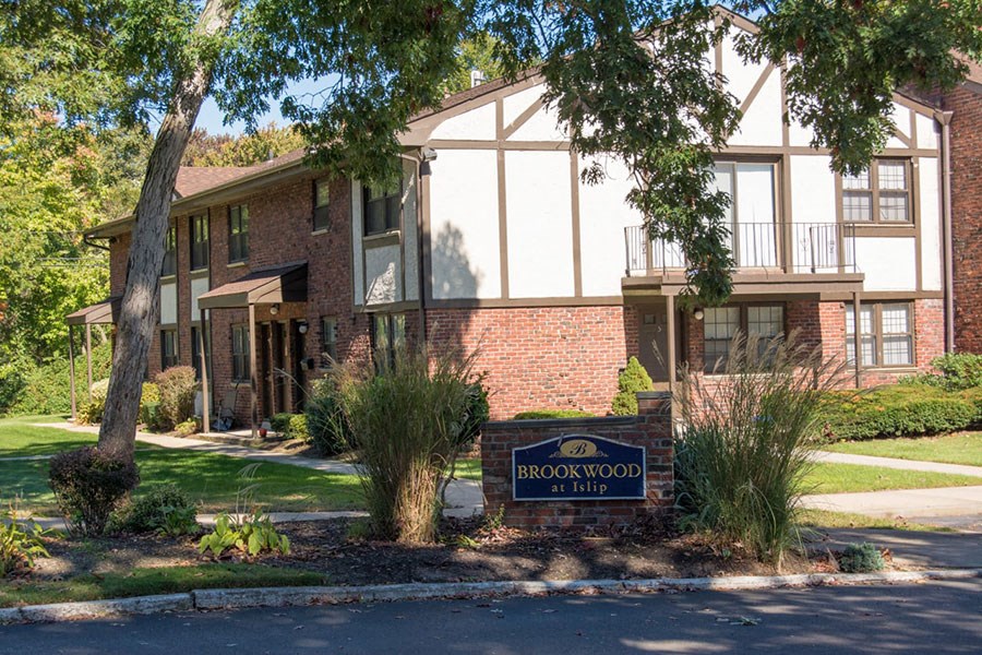 Elegant Entry Signage at Brookwood at Islip, Islip, NY, 11751