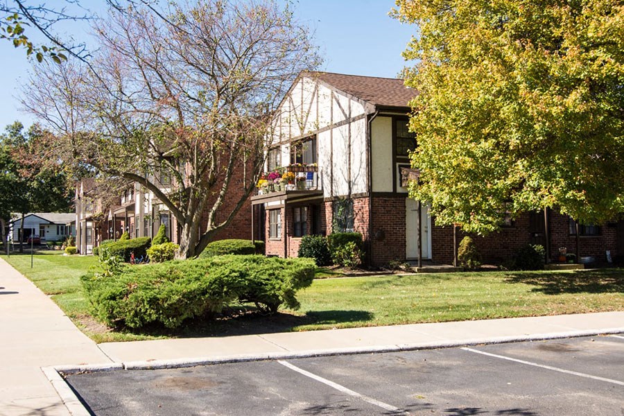Courtyard With Green Space at Brookwood at Islip, Islip, NY
