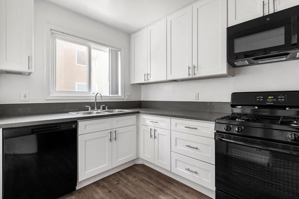 Kitchen Appliances at Gloria Homes Apartments, California, 90016