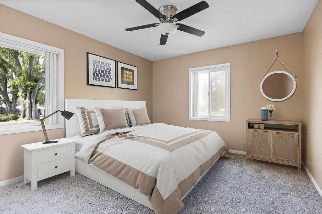 Bedroom With Ceiling Fan at Gloria Homes Apartments, Los Angeles, California