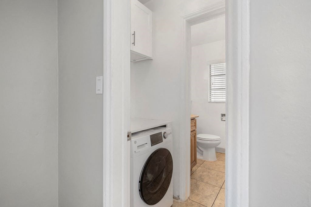 027 Colonial Manor Washer and Dryer Combo