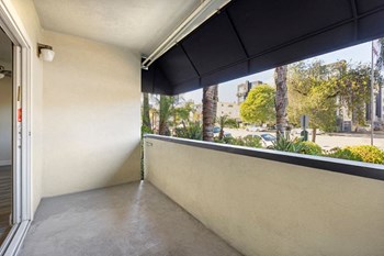 White Oak Terrace Apartment Balcony - Photo Gallery 6