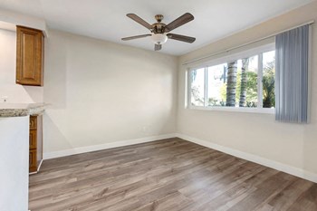 White Oak Terrace Dining Room - Photo Gallery 5