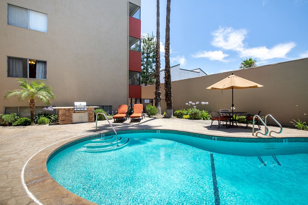 Sparkling Pool Jaclyn Terrace Apartments Valley Village