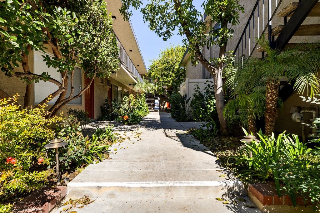Walkways at Parkview Terrace Apartments, Sherman Oaks, California
