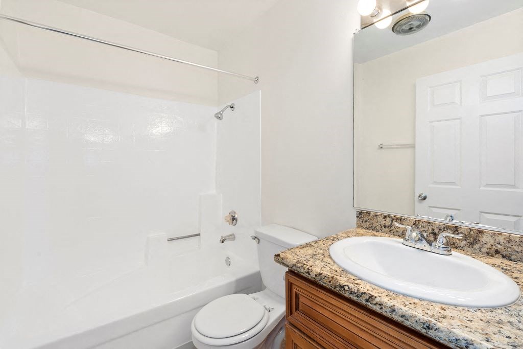Chatsworth Plaza Apartments One Bedroom Bathroom