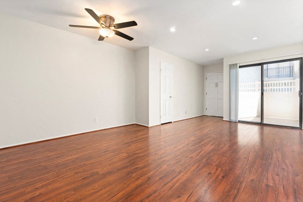 Chatsworth Plaza Apartments One Bedroom Entrance