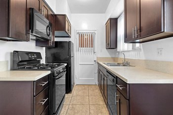 Kitchen with Quartz Countertops and Upgraded Cabinets - Photo Gallery 6